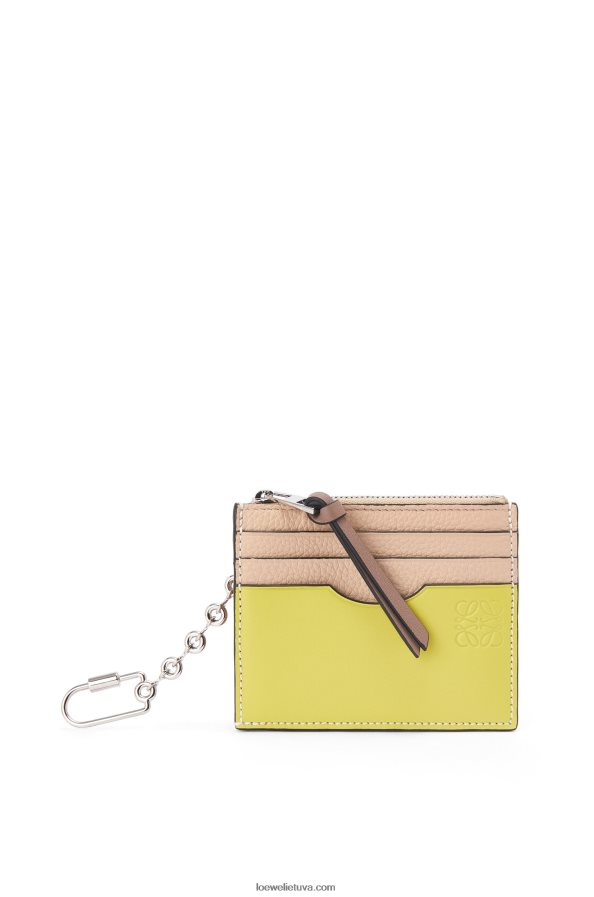 Loewe moterys kvadratinis kortelių laikiklis iš minkštos grūdėtos veršienos su grandinėle nuogas / citronelė BZ26XN1381
