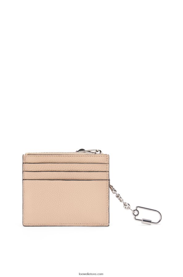 Loewe moterys kvadratinis kortelių laikiklis iš minkštos grūdėtos veršienos su grandinėle nuogas / citronelė BZ26XN1381