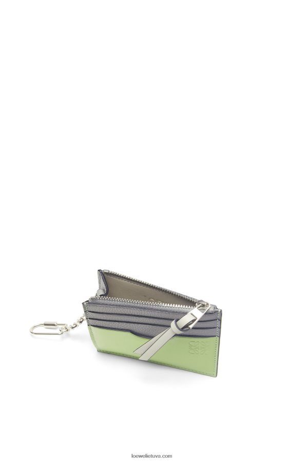 Loewe moterys kvadratinis kortelių laikiklis iš minkštos grūdėtos veršienos su grandinėle perlų pilka/šviesiai šviesiai žalia BZ26XN1366