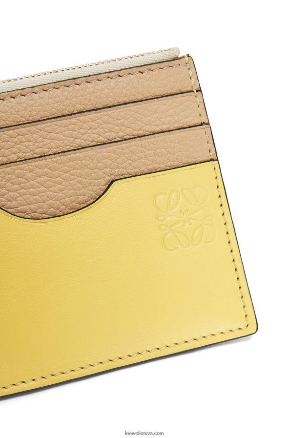 Loewe moterys kvadratinis kortelių laikiklis iš minkštos grūdėtos veršienos su grandinėle sviestas/blyški citrina BZ26XN1378