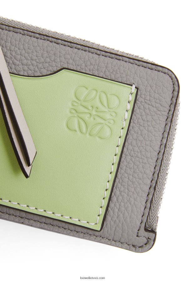 Loewe moterys monetų kortelių laikiklis iš minkštos grūdėtos veršiuko odos perlų pilka/šviesiai šviesiai žalia BZ26XN1336