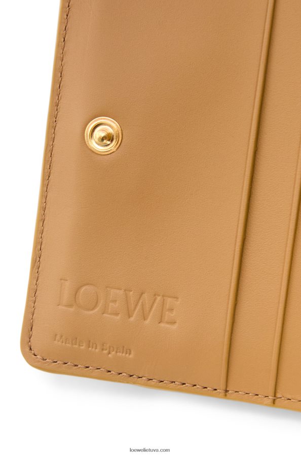 Loewe moterys Dėlionė, kompaktiška klasikinės veršio odos piniginė su užtrauktuku angora/dulkėta smėlio spalvos BZ26XN1212