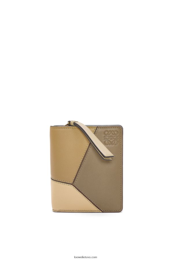 Loewe moterys Dėlionė, kompaktiška klasikinės veršio odos piniginė su užtrauktuku molio žalia/sviestas BZ26XN1259