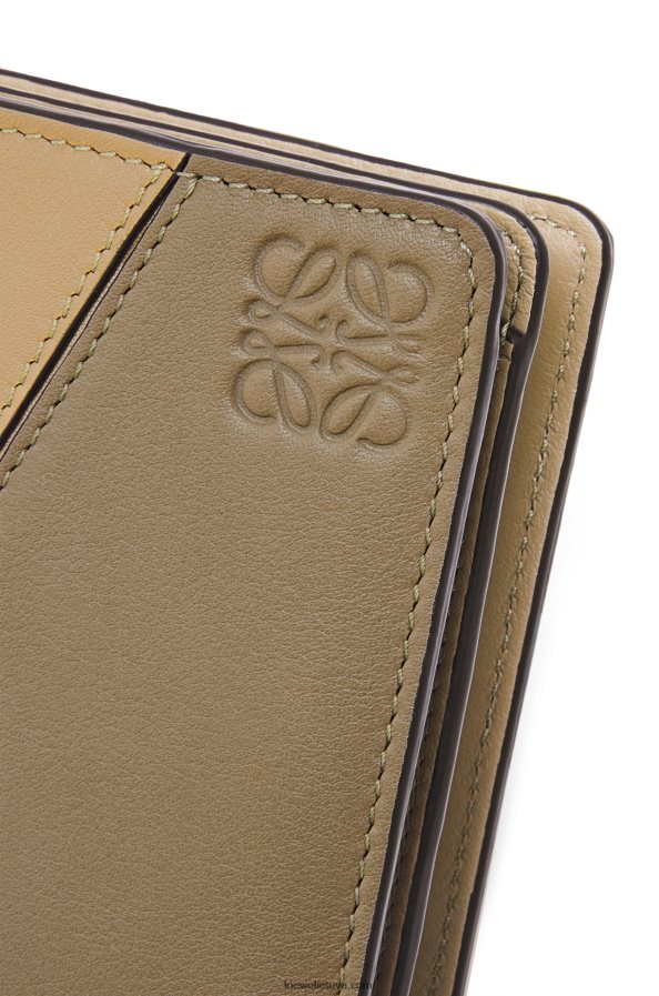 Loewe moterys Dėlionė, kompaktiška klasikinės veršio odos piniginė su užtrauktuku molio žalia/sviestas BZ26XN1259