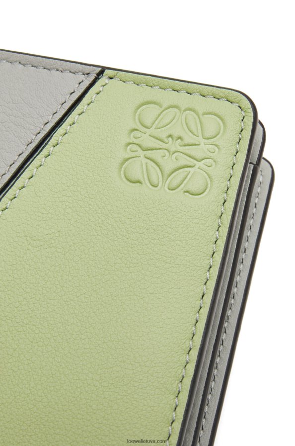 Loewe moterys Dėlionė, kompaktiška klasikinės veršio odos piniginė su užtrauktuku pelenų pilka/šviesiai celadonas BZ26XN1261