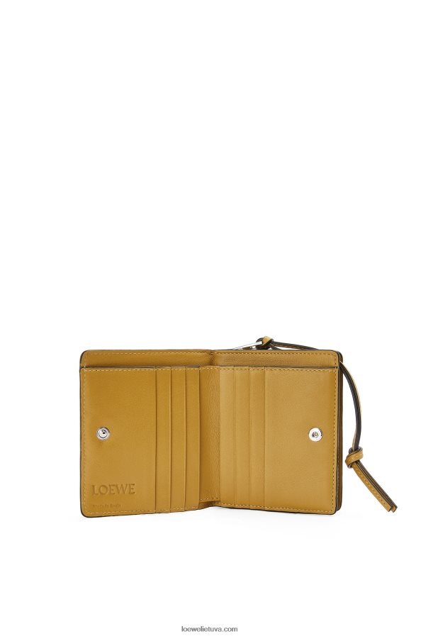 Loewe moterys Kompaktiška klasikinio blauzdos odos piniginė su užtrauktuku įdegis/ochra BZ26XN1301