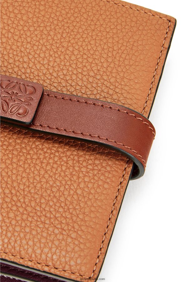 Loewe moterys Kompaktiška piniginė su užtrauktuku iš minkštos blauzdos odos šviesi karamelė/pekano BZ26XN1257
