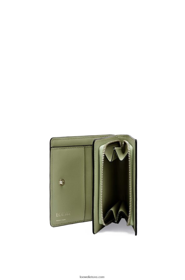 Loewe moterys Pakartotinė kompaktiška piniginė su užtrauktuku iš reljefinės šilkinės veršio odos avokado žalia BZ26XN1278