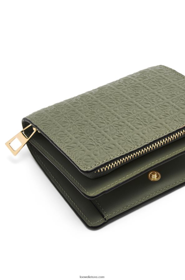 Loewe moterys Pakartotinė kompaktiška piniginė su užtrauktuku iš reljefinės šilkinės veršio odos avokado žalia BZ26XN1278