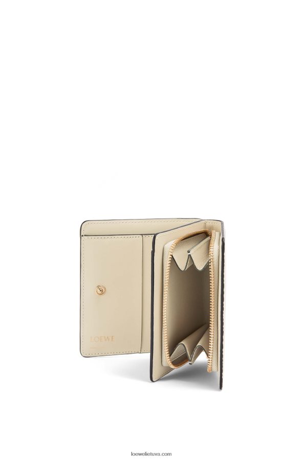 Loewe moterys Pakartotinė kompaktiška piniginė su užtrauktuku iš reljefinės šilkinės veršio odos šviesios avižos BZ26XN1272