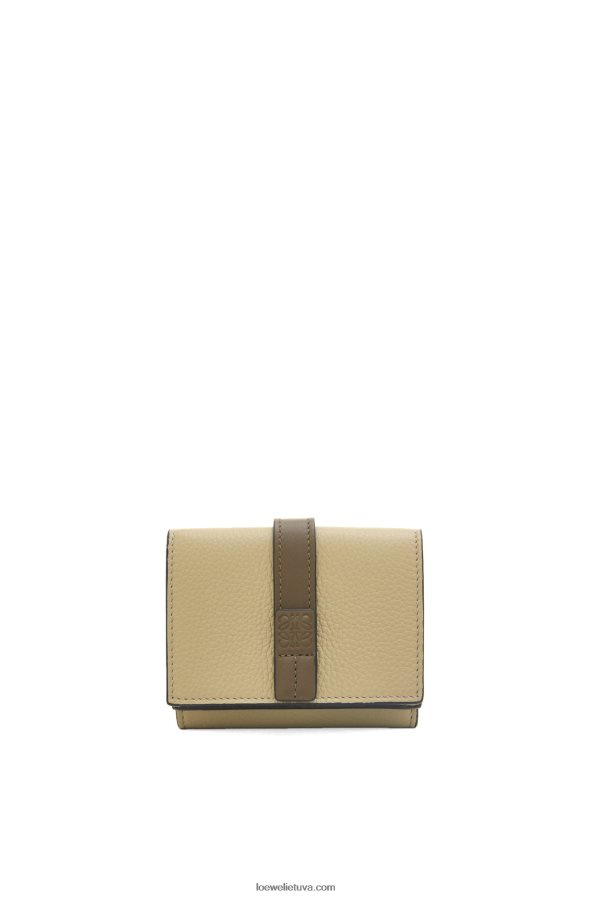 Loewe moterys Trisluoksnė piniginė iš minkštos grūdėtos veršio odos šalavijų žalia / tamsiai chaki žalia BZ26XN1209