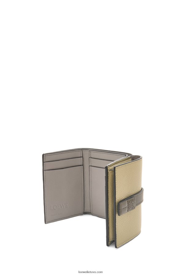 Loewe moterys Trisluoksnė piniginė iš minkštos grūdėtos veršio odos šalavijų žalia / tamsiai chaki žalia BZ26XN1209
