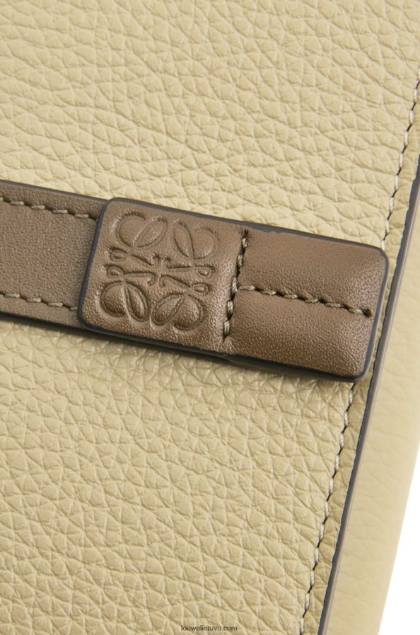 Loewe moterys Trisluoksnė piniginė iš minkštos grūdėtos veršio odos šalavijų žalia / tamsiai chaki žalia BZ26XN1209
