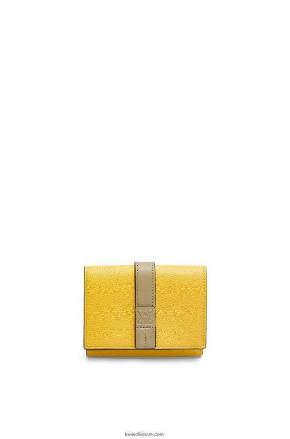 Loewe moterys Trisluoksnė piniginė iš minkštos grūdėtos veršio odos geltona/molio žalia BZ26XN1284