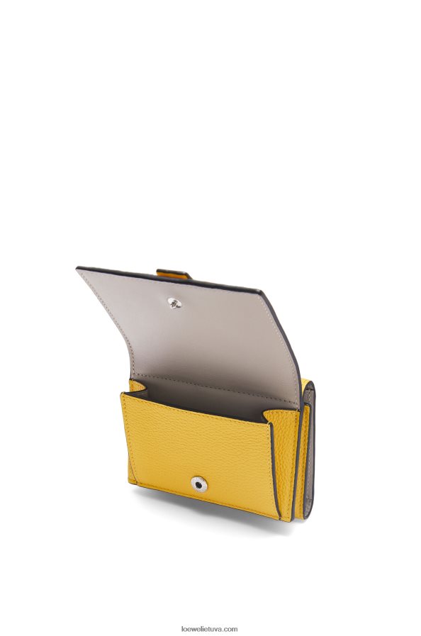 Loewe moterys Trisluoksnė piniginė iš minkštos grūdėtos veršio odos geltona/molio žalia BZ26XN1284