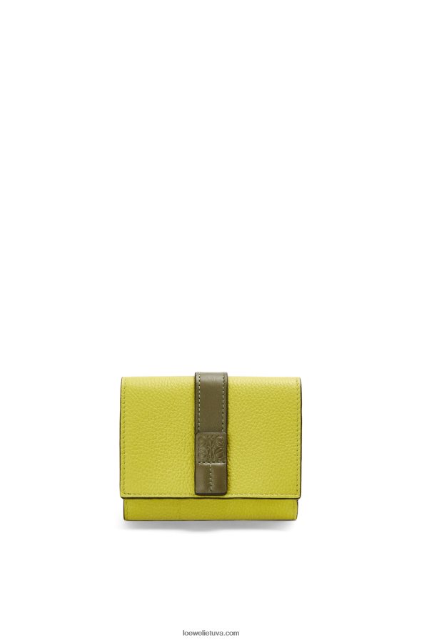 Loewe moterys Trisluoksnė piniginė iš minkštos grūdėtos veršio odos laimo geltona/avokado žalia BZ26XN1311