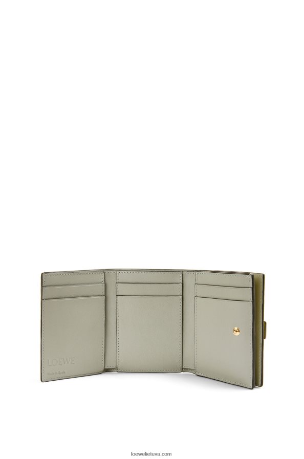 Loewe moterys Trisluoksnė piniginė iš minkštos grūdėtos veršio odos laimo geltona/avokado žalia BZ26XN1311