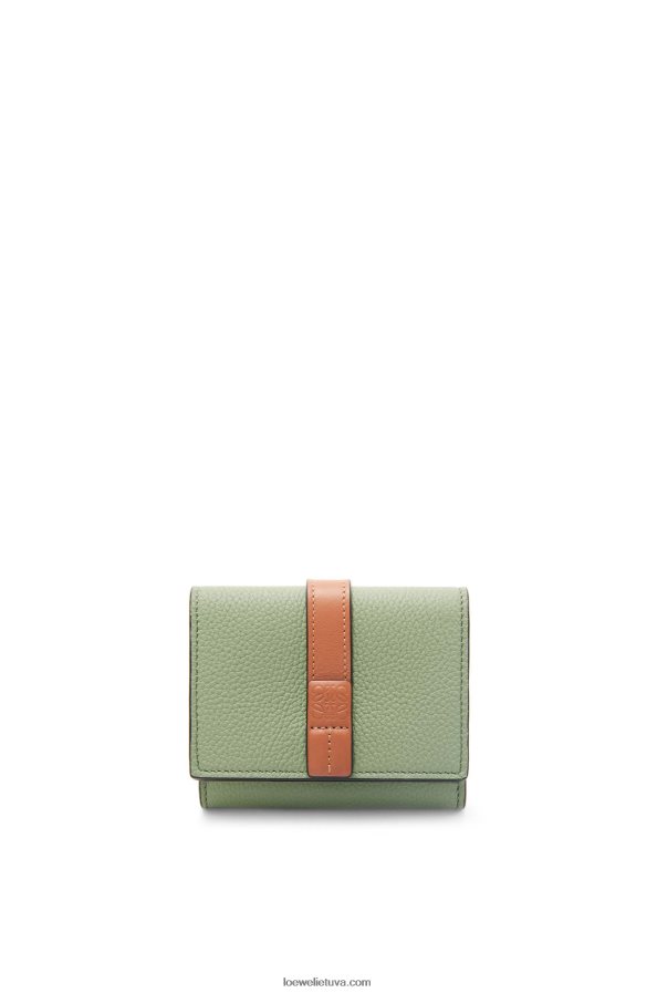 Loewe moterys Trisluoksnė piniginė iš minkštos grūdėtos veršio odos rozmarinas / įdegis BZ26XN1223
