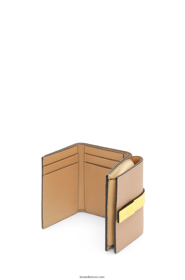 Loewe moterys Trisluoksnė piniginė iš minkštos grūdėtos veršio odos sviestas/blyški citrina BZ26XN1285