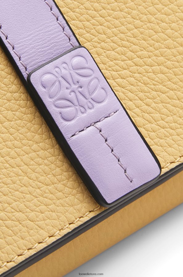 Loewe moterys Trisluoksnė piniginė iš minkštos grūdėtos veršio odos tamsus sviestas / rausvas BZ26XN1266