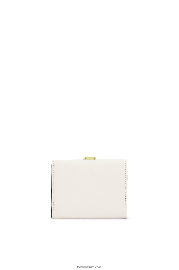Loewe moterys Trisluoksnė piniginė iš minkštos grūdėtos veršio odos švelniai balta/kalkių geltona BZ26XN1227