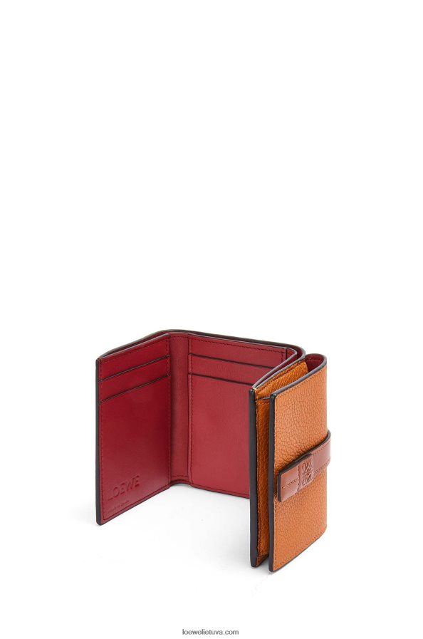 Loewe moterys Trisluoksnė piniginė iš minkštos grūdėtos veršio odos šviesi karamelė/pekano BZ26XN1254