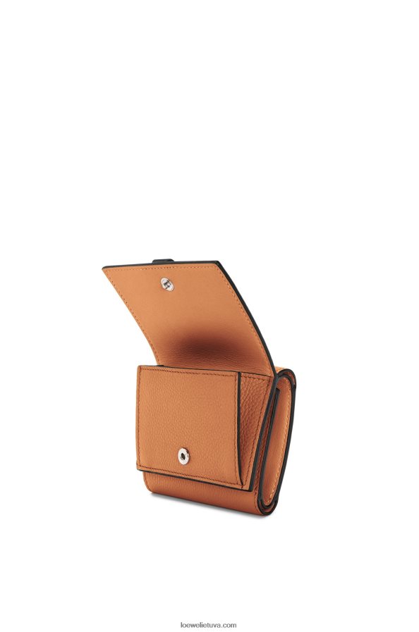 Loewe moterys Trisluoksnė piniginė iš minkštos grūdėtos veršio odos šviesi karamelė/pekano BZ26XN1316