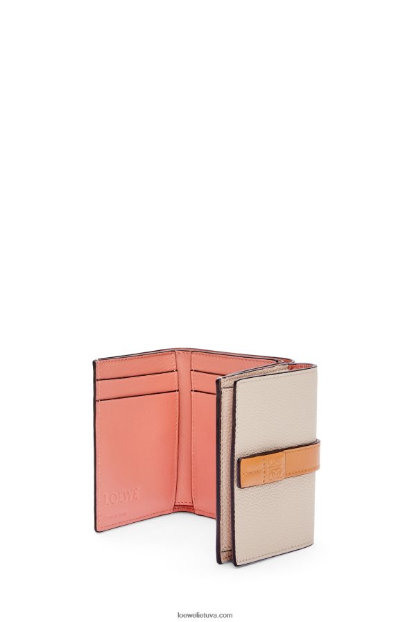 Loewe moterys Trisluoksnė piniginė iš minkštos grūdėtos veršio odos šviesios avižos/medus BZ26XN1219