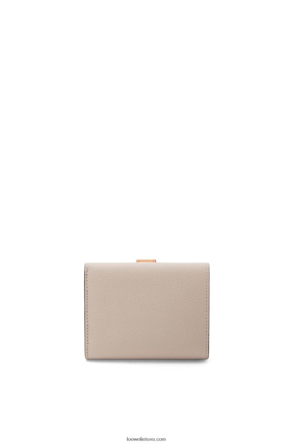 Loewe moterys Trisluoksnė piniginė iš minkštos grūdėtos veršio odos šviesios avižos/medus BZ26XN1219