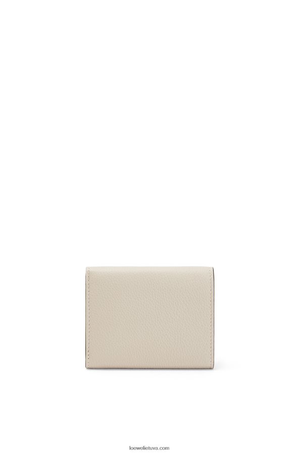 Loewe moterys Trisluoksnė piniginė iš minkštos grūdėtos veršio odos šviesios avižos/medus BZ26XN1315