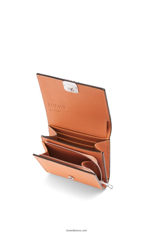 Loewe moterys anagram kompaktiška atvartu piniginė iš akmenukų grūdėtos veršienos koralinis rifas BZ26XN1307