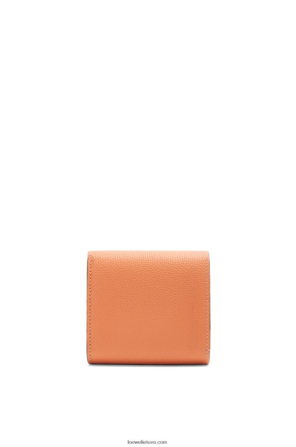 Loewe moterys anagram kompaktiška atvartu piniginė iš akmenukų grūdėtos veršienos koralinis rifas BZ26XN1307