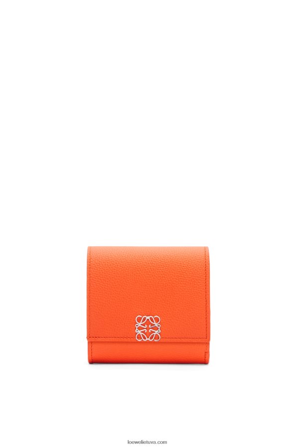 Loewe moterys anagram kompaktiška atvartu piniginė iš akmenukų grūdėtos veršienos oranžinė BZ26XN1294