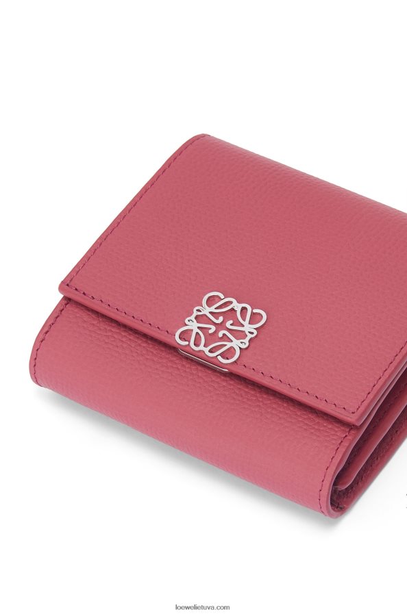 Loewe moterys anagram kompaktiška atvartu piniginė iš akmenukų grūdėtos veršienos slyva BZ26XN1239