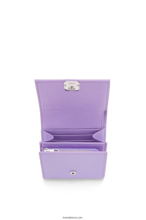 Loewe moterys anagram kompaktiška atvartu piniginė iš akmenukų grūdėtos veršienos šviesiai violetinė BZ26XN1236