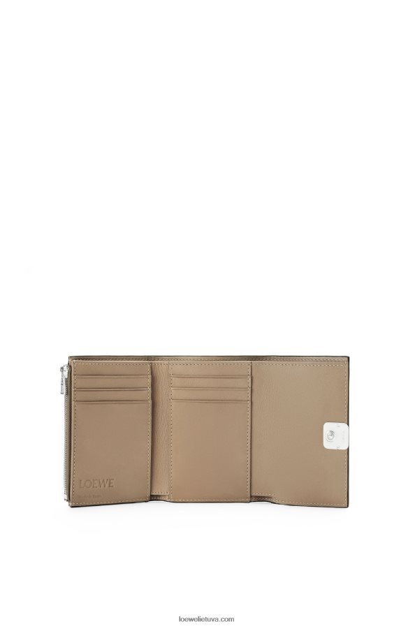 Loewe moterys anagrama maža vertikali piniginė iš akmenukų grūdėtos veršio odos smėlis BZ26XN1216