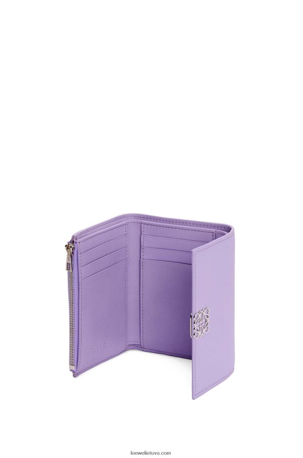 Loewe moterys anagrama maža vertikali piniginė iš akmenukų grūdėtos veršio odos šviesiai violetinė BZ26XN1237