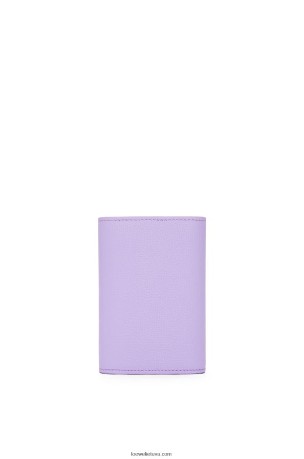 Loewe moterys anagrama maža vertikali piniginė iš akmenukų grūdėtos veršio odos šviesiai violetinė BZ26XN1237