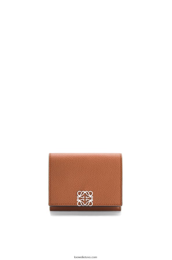 Loewe moterys anagramos trisluoksnė piniginė iš žvirgždo grūdėtos odos įdegis BZ26XN1230