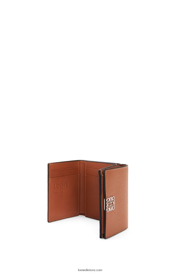 Loewe moterys anagramos trisluoksnė piniginė iš žvirgždo grūdėtos odos įdegis BZ26XN1230
