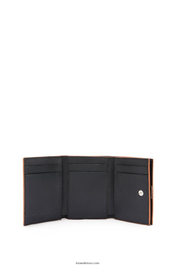 Loewe moterys anagramos trisluoksnė piniginė iš žvirgždo grūdėtos odos juodas BZ26XN1245