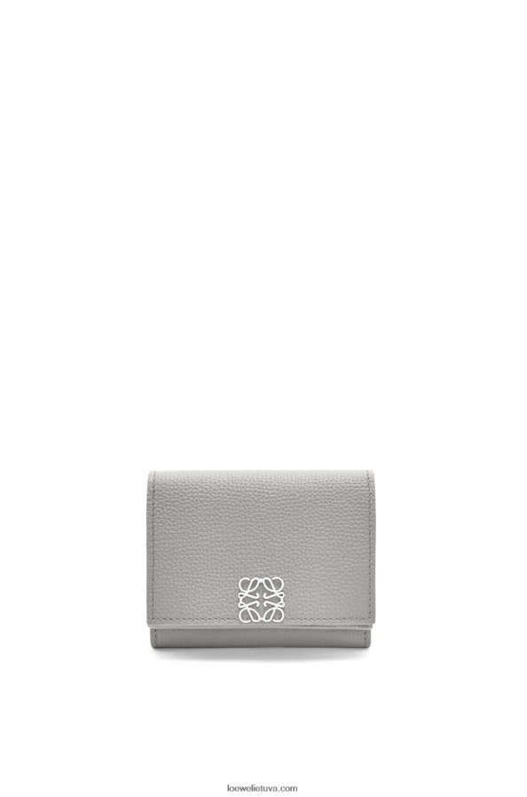 Loewe moterys anagramos trisluoksnė piniginė iš žvirgždo grūdėtos odos perlų pilka BZ26XN1206