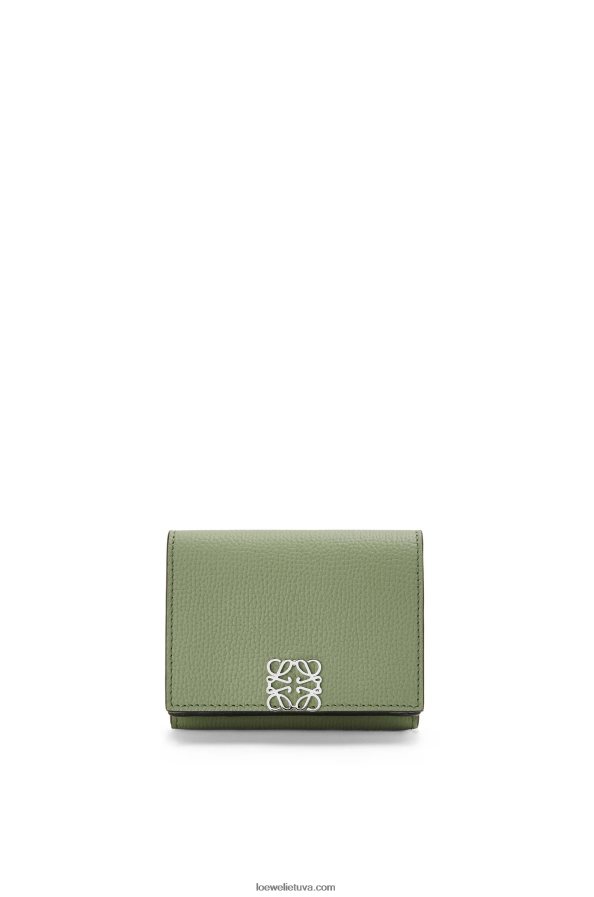 Loewe moterys anagramos trisluoksnė piniginė iš žvirgždo grūdėtos odos rozmarinas BZ26XN1247
