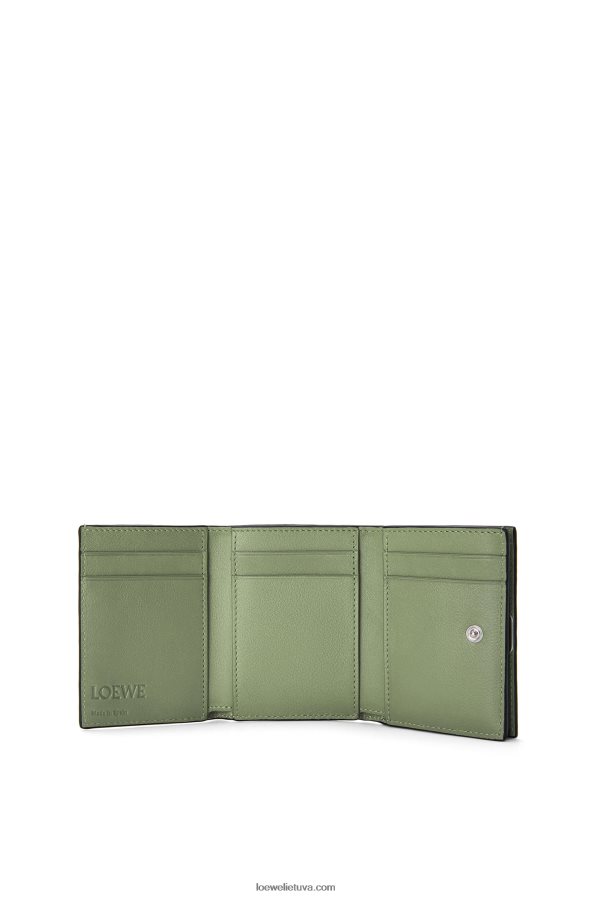 Loewe moterys anagramos trisluoksnė piniginė iš žvirgždo grūdėtos odos rozmarinas BZ26XN1247