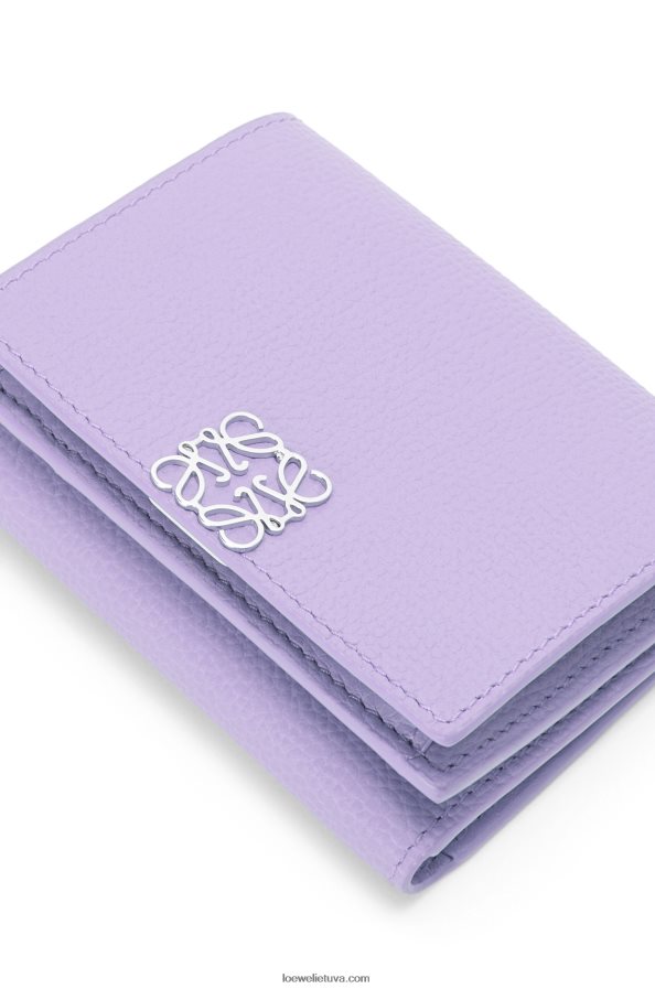 Loewe moterys anagramos trisluoksnė piniginė iš žvirgždo grūdėtos odos šviesiai violetinė BZ26XN1235