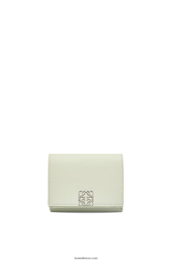 Loewe moterys anagramos trisluoksnė piniginė iš žvirgždo grūdėtos odos šviesus celadonas BZ26XN1232