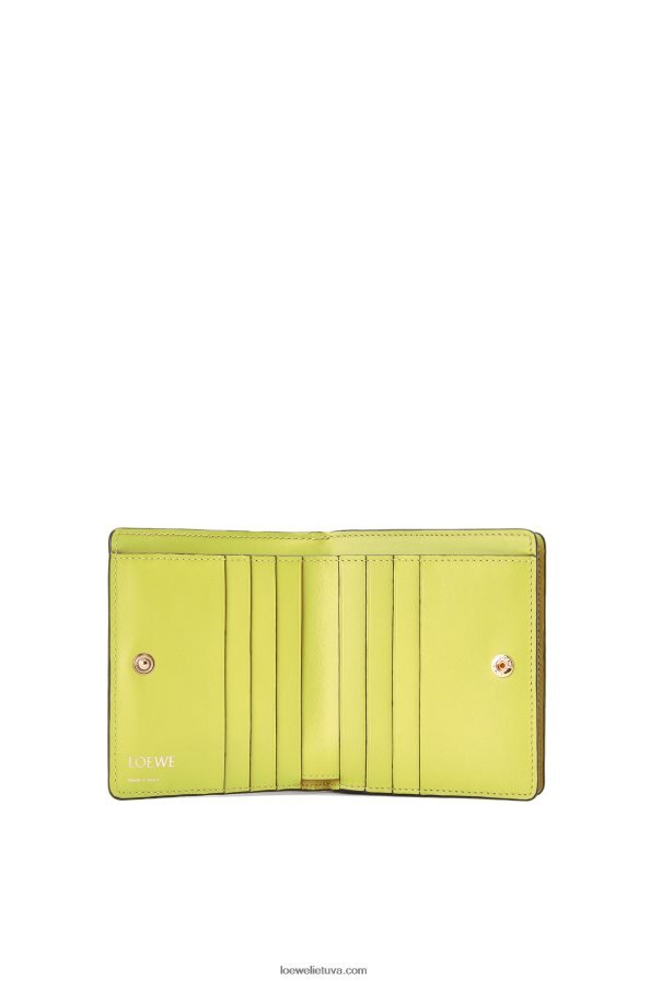 Loewe moterys kompaktiška piniginė su užtrauktuku iš reljefinės šilkinės veršio odos kalkių geltonumo BZ26XN1312