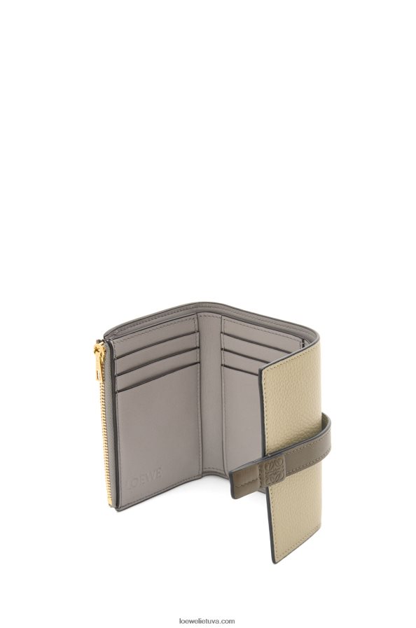 Loewe moterys maža vertikali piniginė iš minkštos grūdėtos veršienos šalavijų žalia / tamsiai chaki žalia BZ26XN1210