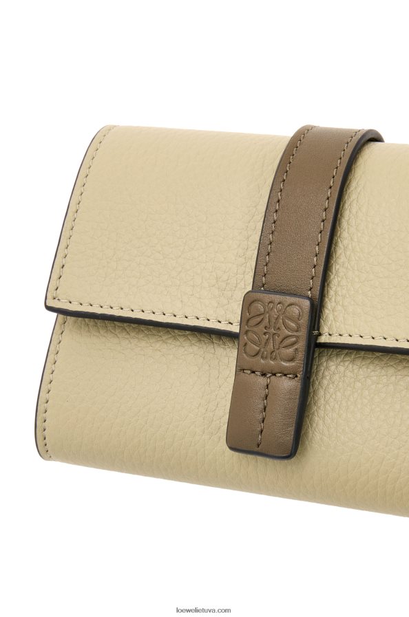 Loewe moterys maža vertikali piniginė iš minkštos grūdėtos veršienos šalavijų žalia / tamsiai chaki žalia BZ26XN1210