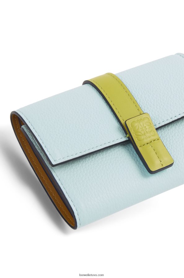 Loewe moterys maža vertikali piniginė iš minkštos grūdėtos veršienos krištolo mėlyna/kalkių geltona BZ26XN1309